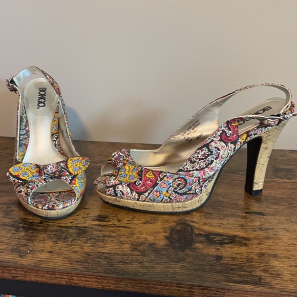 Size 7 BONGO Peep Toes - Picture 2 of 4
